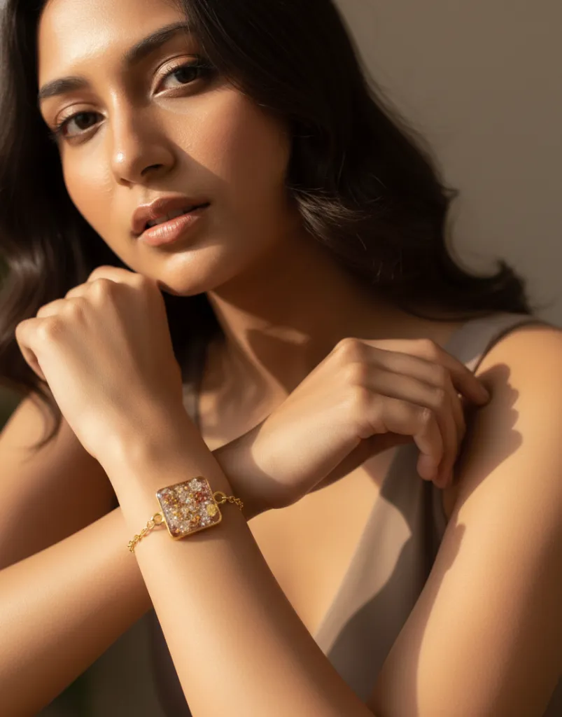Handcrafted Resin Bracelet with Golden Chain 14.webp