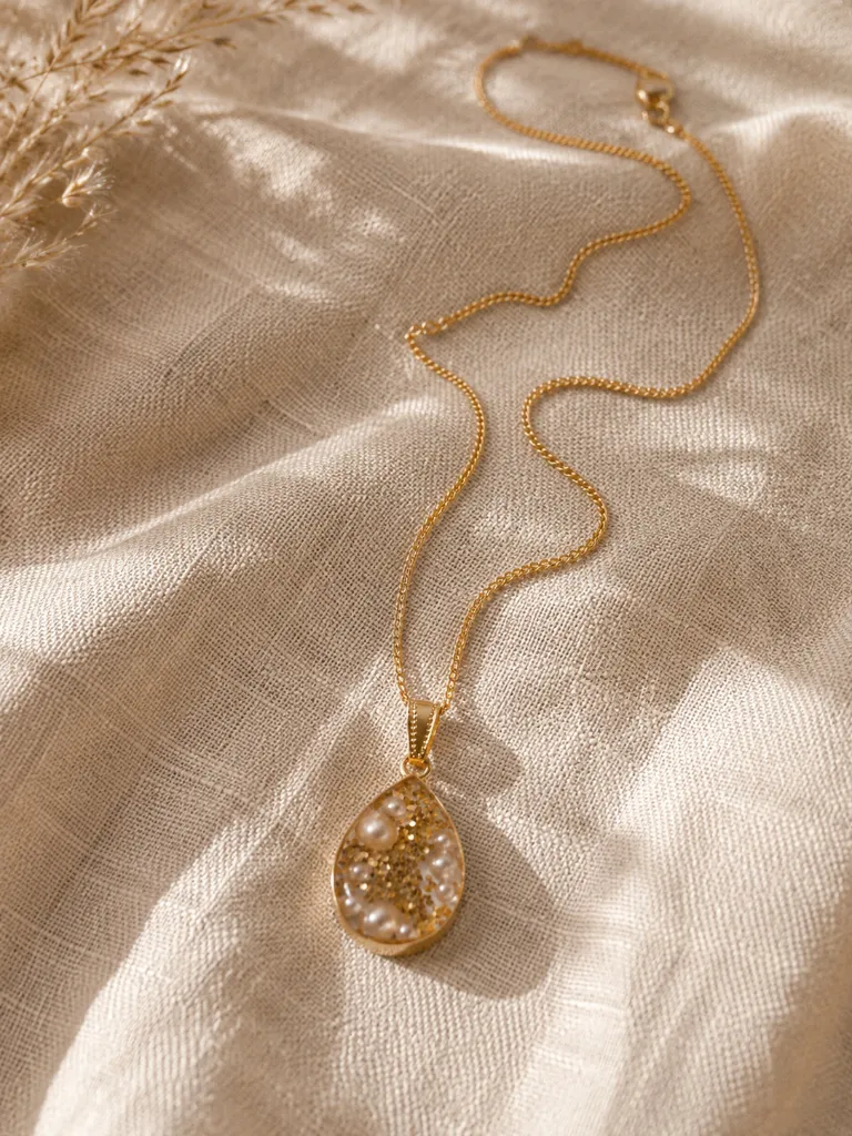 Resin Pearl Teardrop Pendant Necklace 3.webp