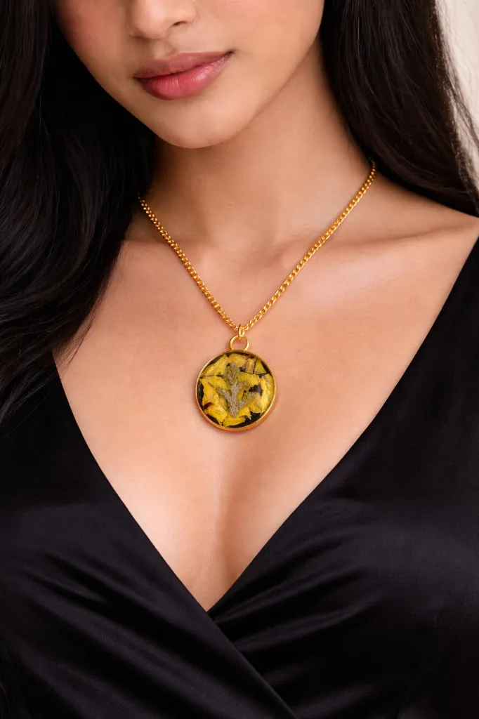 Floral Essence Resin Necklace 12.webp