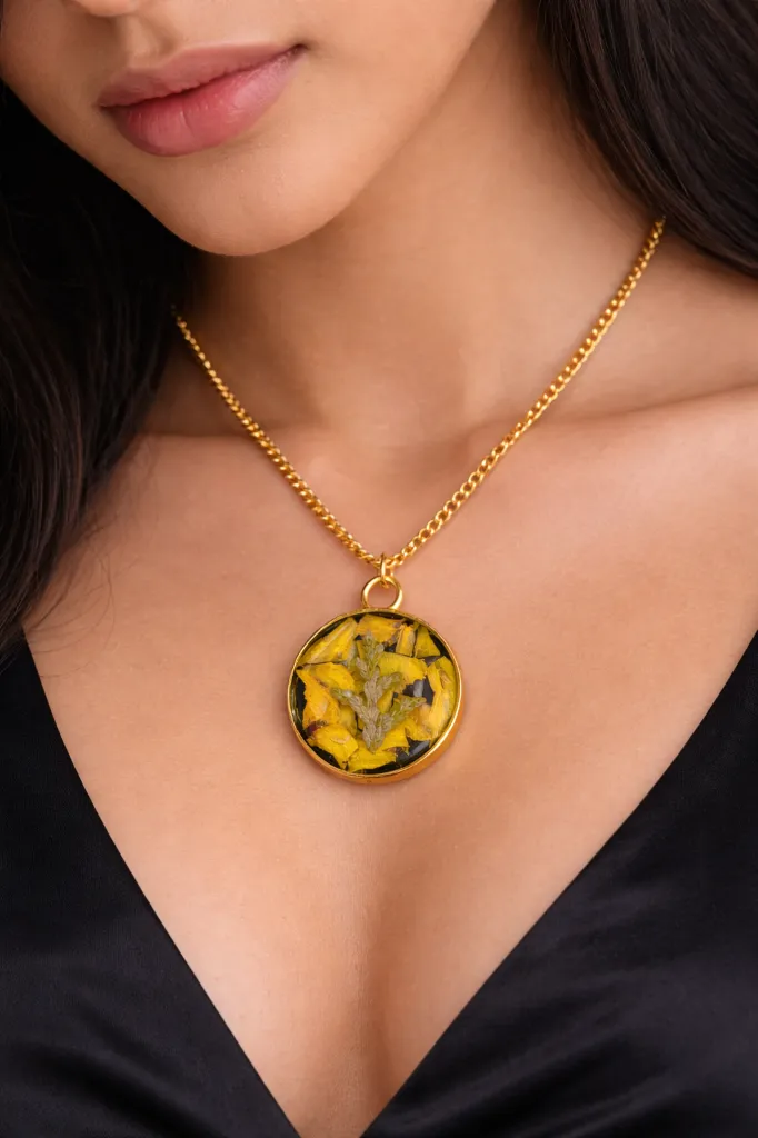Floral Essence Resin Necklace 14.webp
