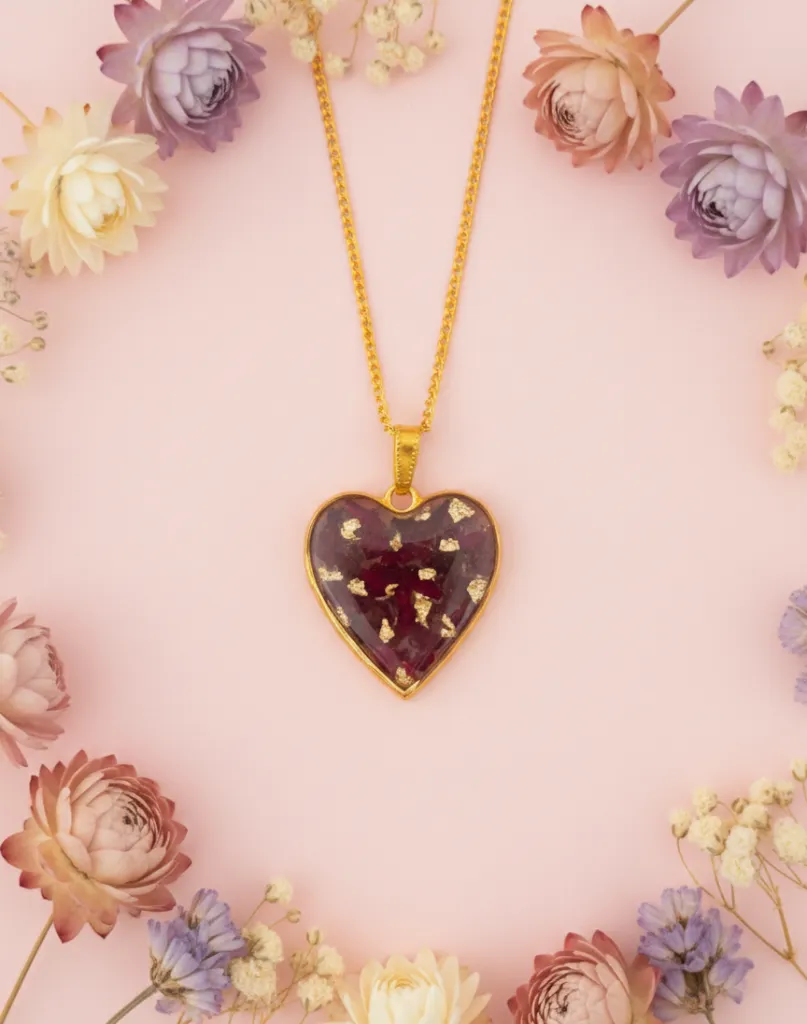 Red & Golden Heart-shaped Resin Necklace 2.webp