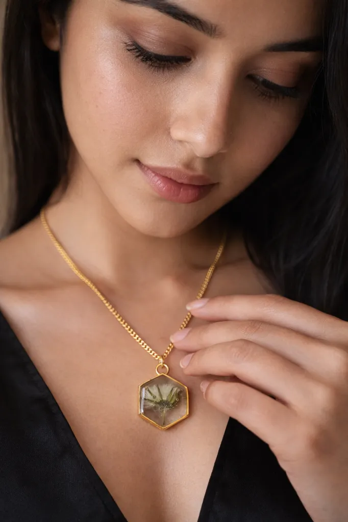 Resin Delicate Hexagonal Pendant 9.webp